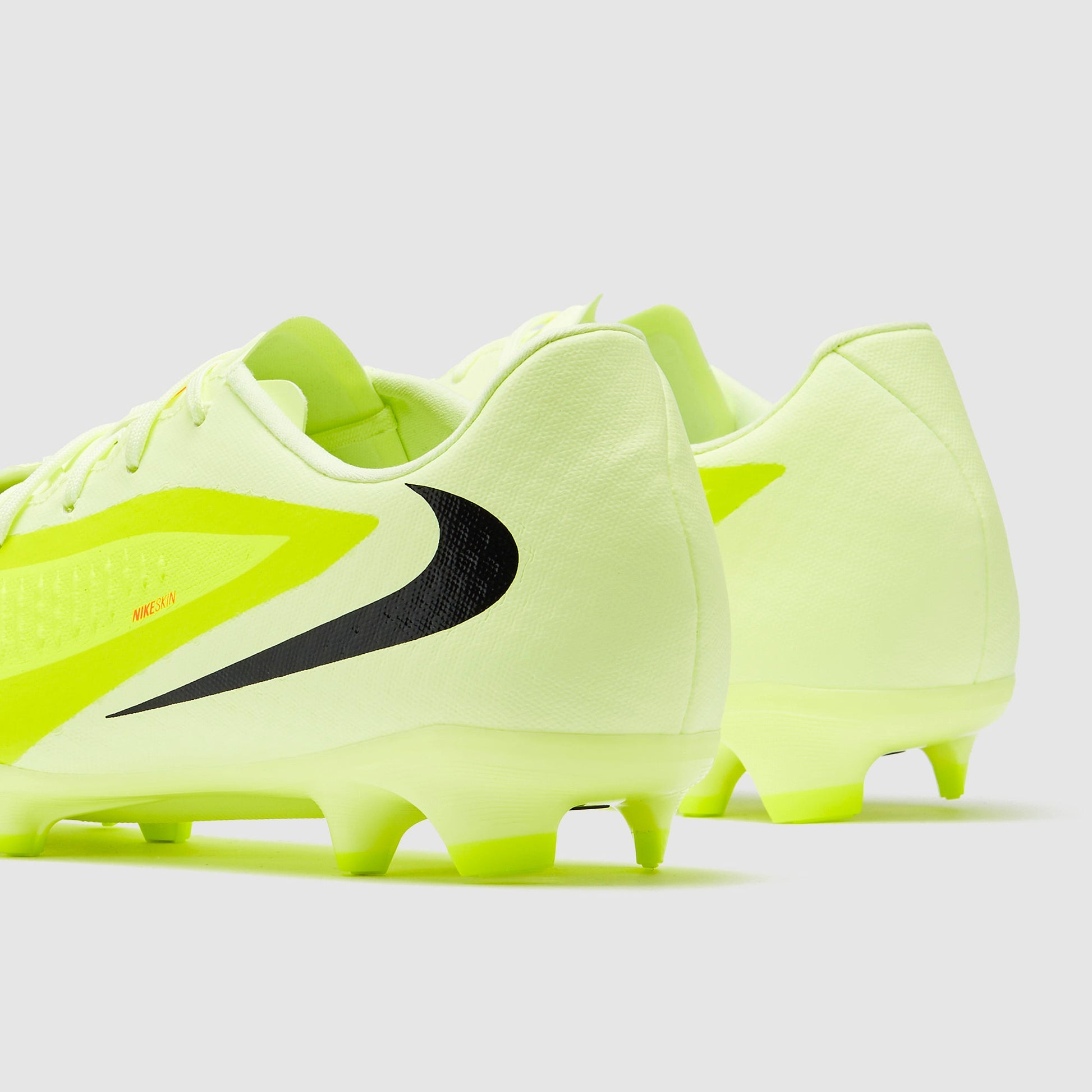 Nike Phantom 6 Academy Low FG/MG