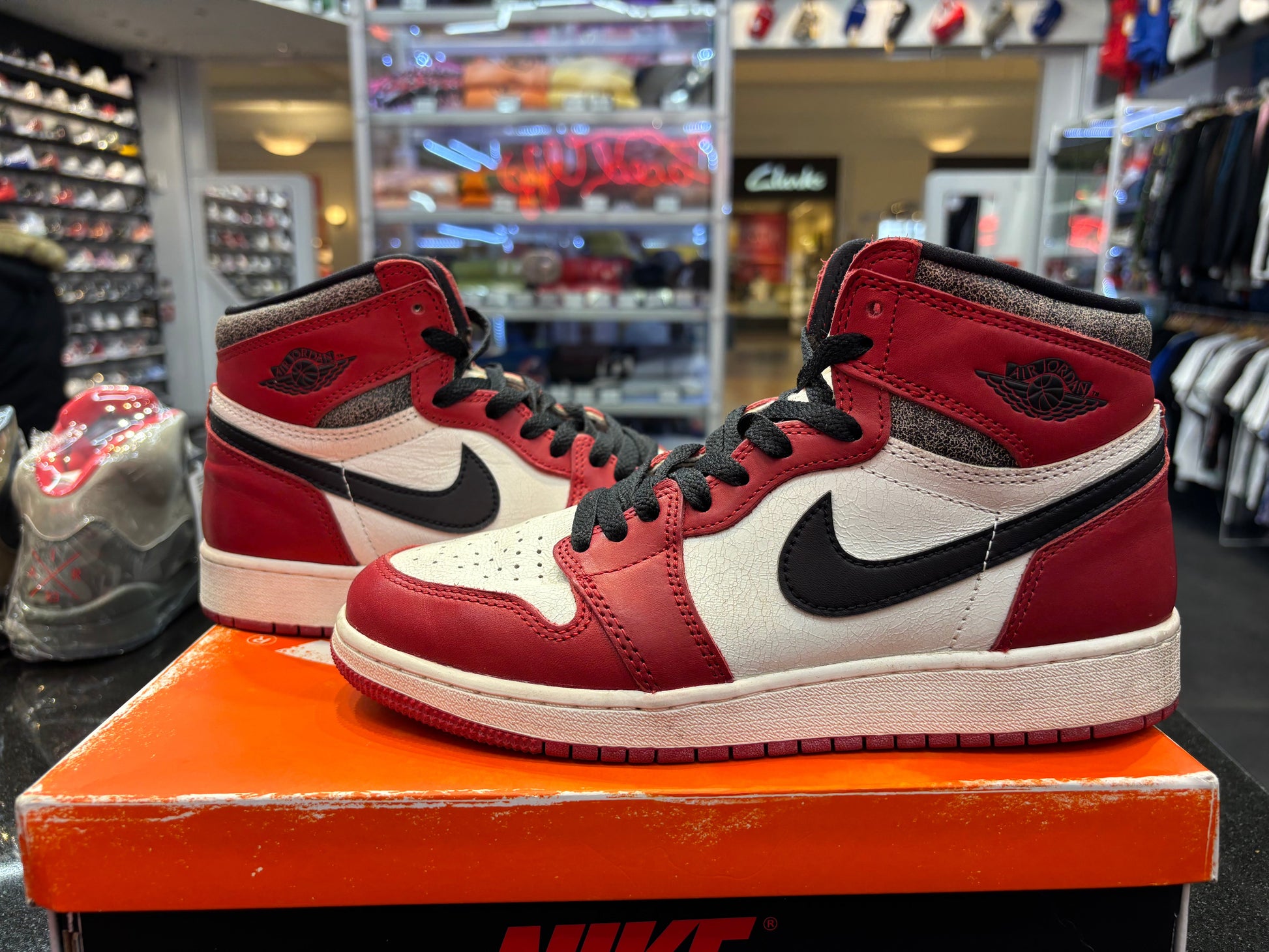PRE OWNED Jordan 1 Retro High OG Chicago Lost and Found